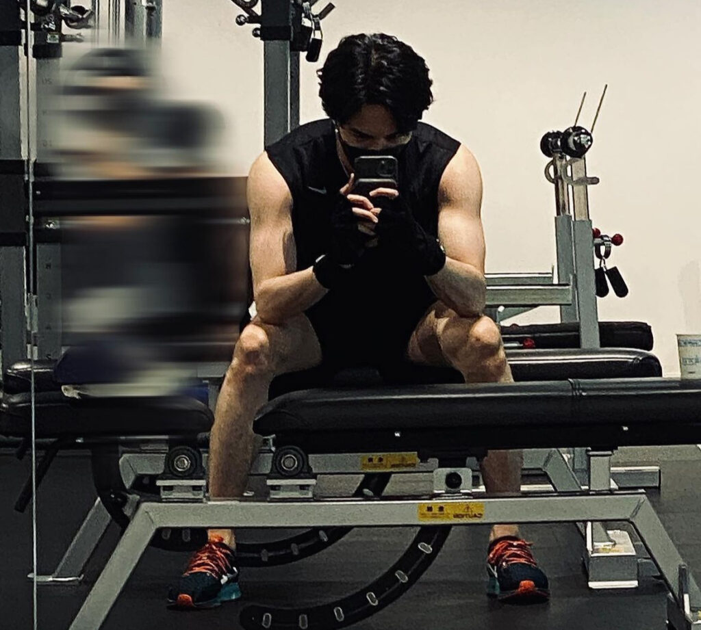 中島健人の筋肉の写真
